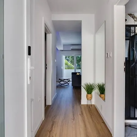 Apartment Eni