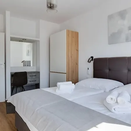 Apartment Eni