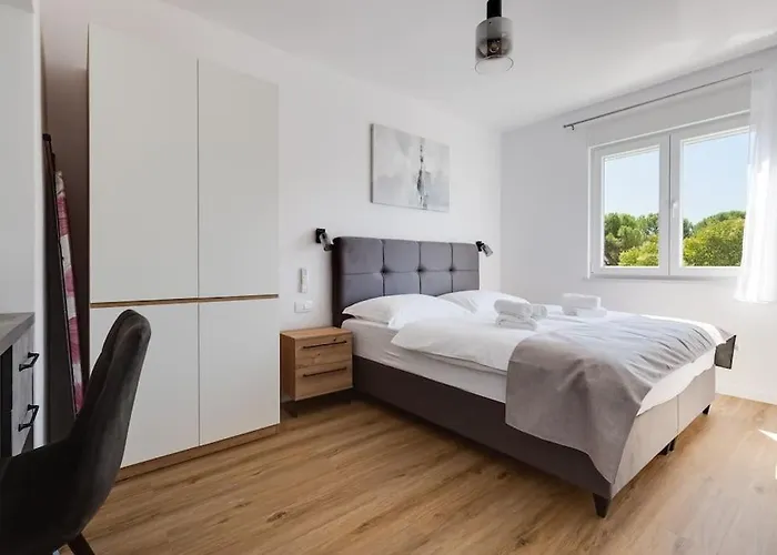 Apartment Eni 1 *